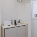 Modern 2br With Patio & Ac - 0e شقة Lisboa