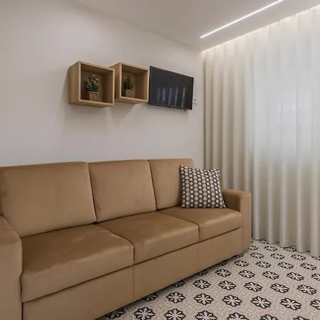 Modern 2br With Patio & Ac - 0e Apartment