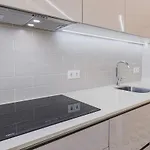 Modern 2br With Patio & Ac - 0e 아파트 *