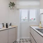 Modern 2br With Patio & Ac - 0e 아파트