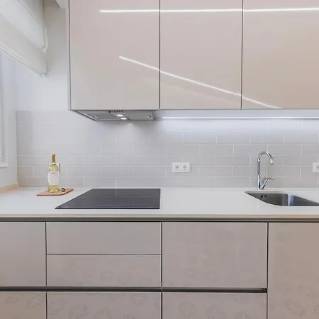 Modern 2br With Patio & Ac - 0e
