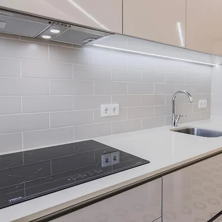 Modern 2br With Patio & Ac - 0e Lägenhet *