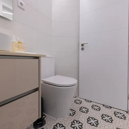 Modern 2br With Patio & Ac - 0e *