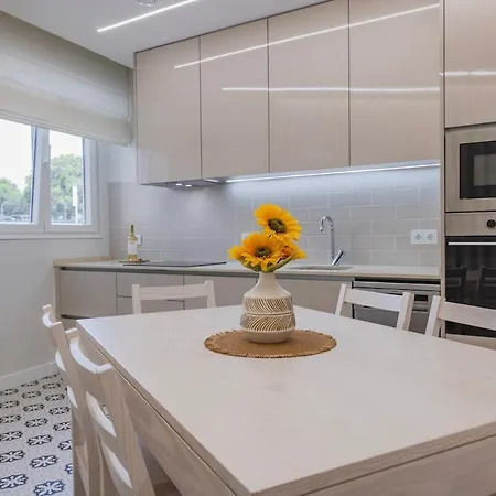 Modern 2br With Patio And Ac 리스본