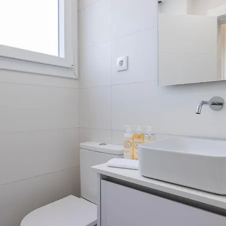 Modern 2br With Patio And Ac * 리스본