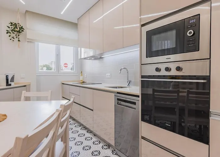 Modern 2br With Patio & Ac - 0e *