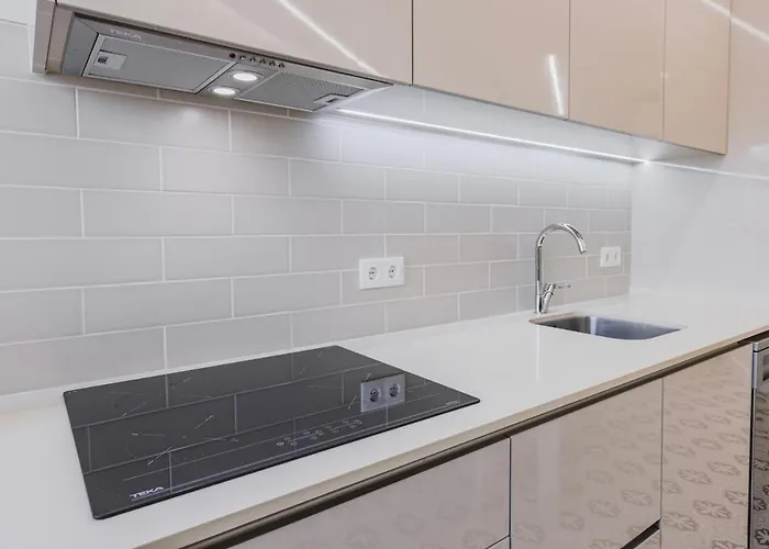 Modern 2br With Patio & Ac - 0e شقة *