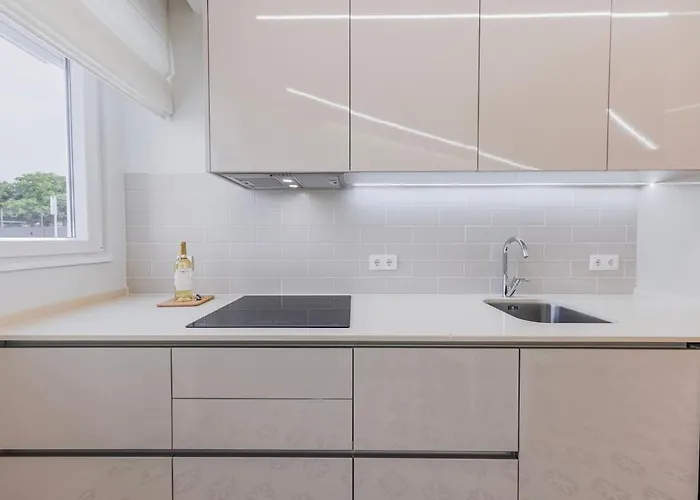 Modern 2br With Patio & Ac - 0e