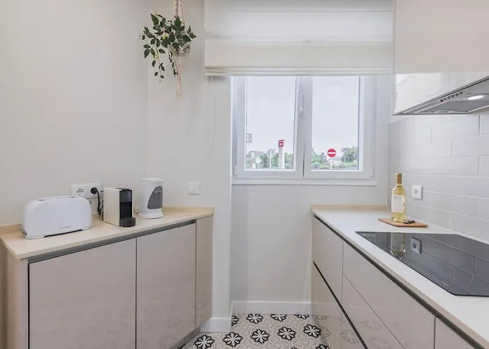 Modern 2br With Patio & Ac - 0e شقة