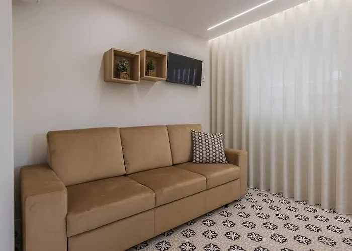 Modern 2br With Patio & Ac - 0e شقة
