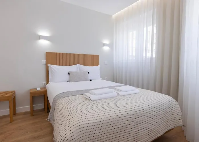 Modern 2br With Patio & Ac - 0e Lisboa