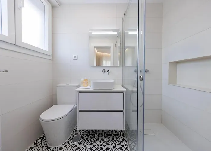Modern 2br With Patio & Ac - 0e شقة *
