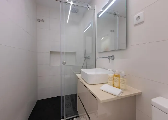 Modern 2br With Patio & Ac - 0e *