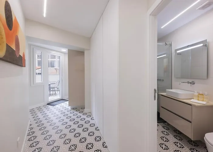 Modern 2br With Patio & Ac - 0e شقة *